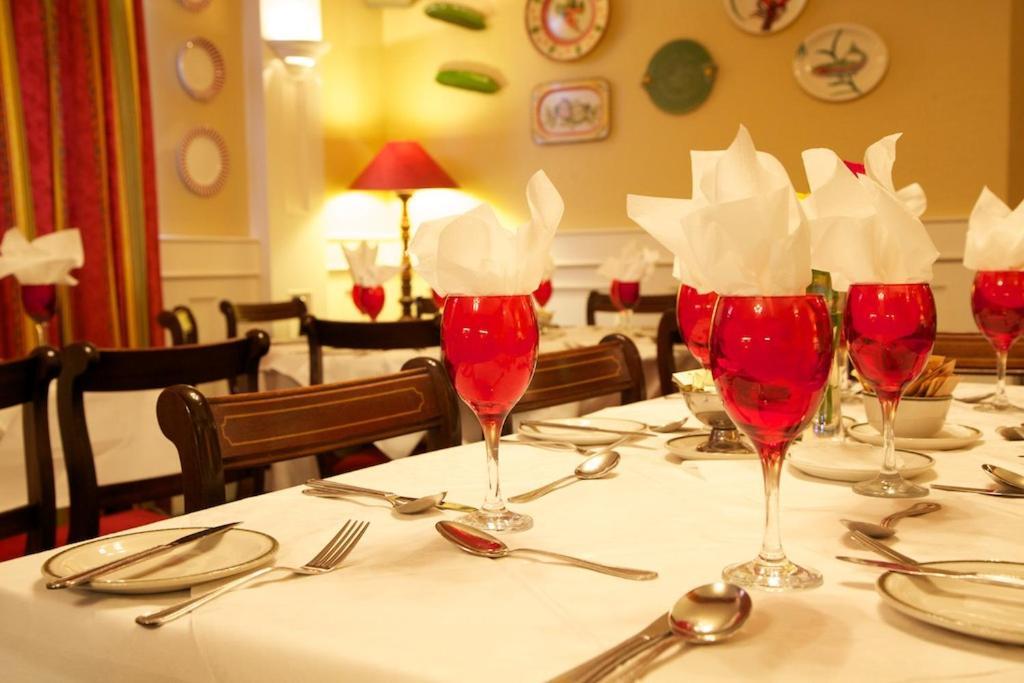 Tully'S Hotel Castlerea Bagian luar foto