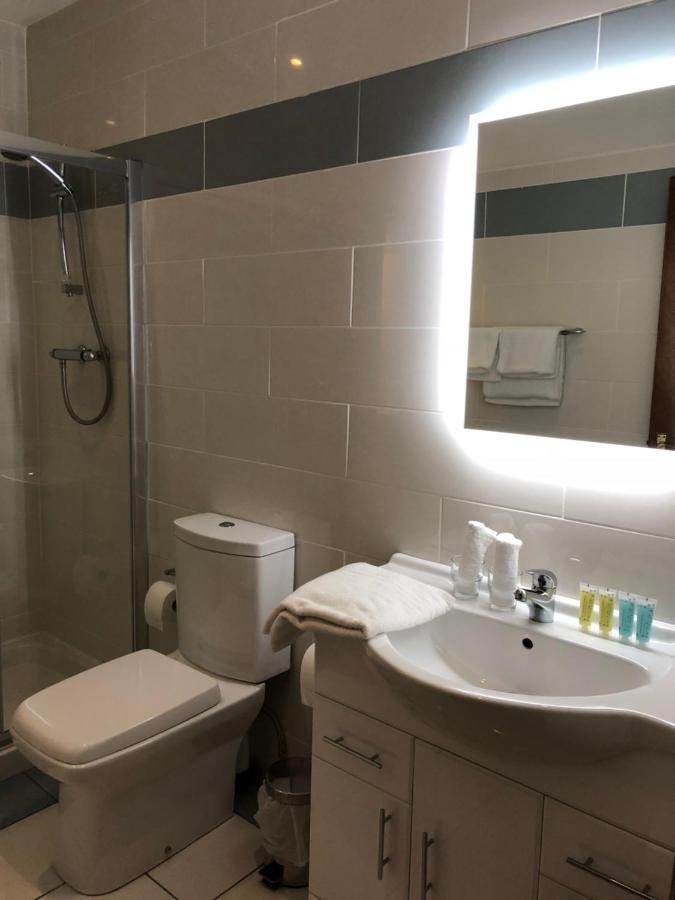 Tully'S Hotel Castlerea Bagian luar foto